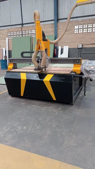 Máquina de Corte CNC Industrial