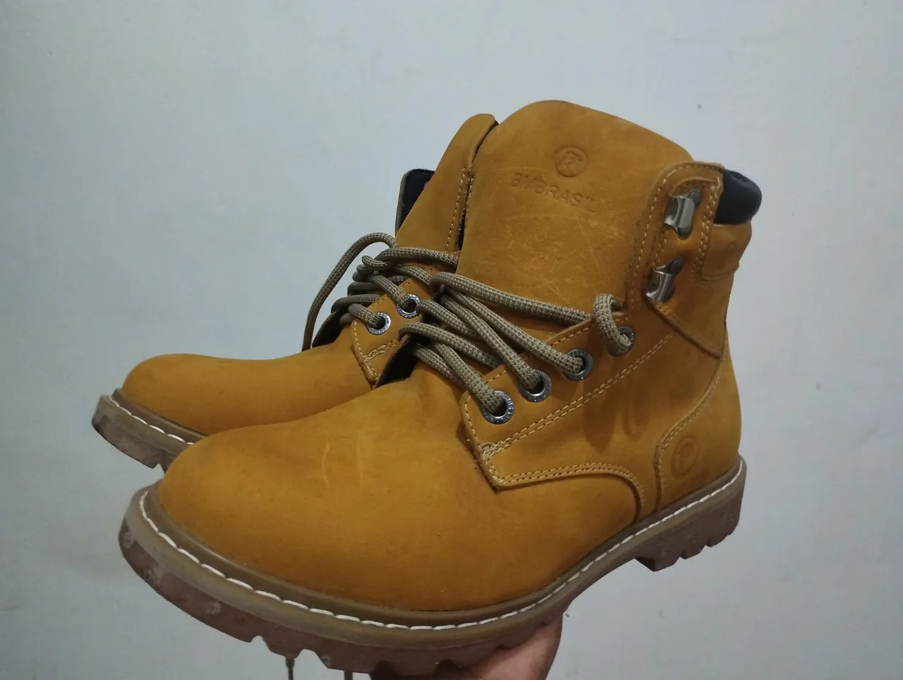 Bota Embrasil Amarela