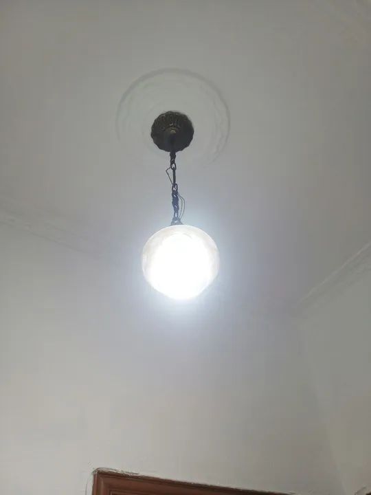 4 pendentes disponiveis de 1 lâmpada cada com bocal de vidro - Foto 3