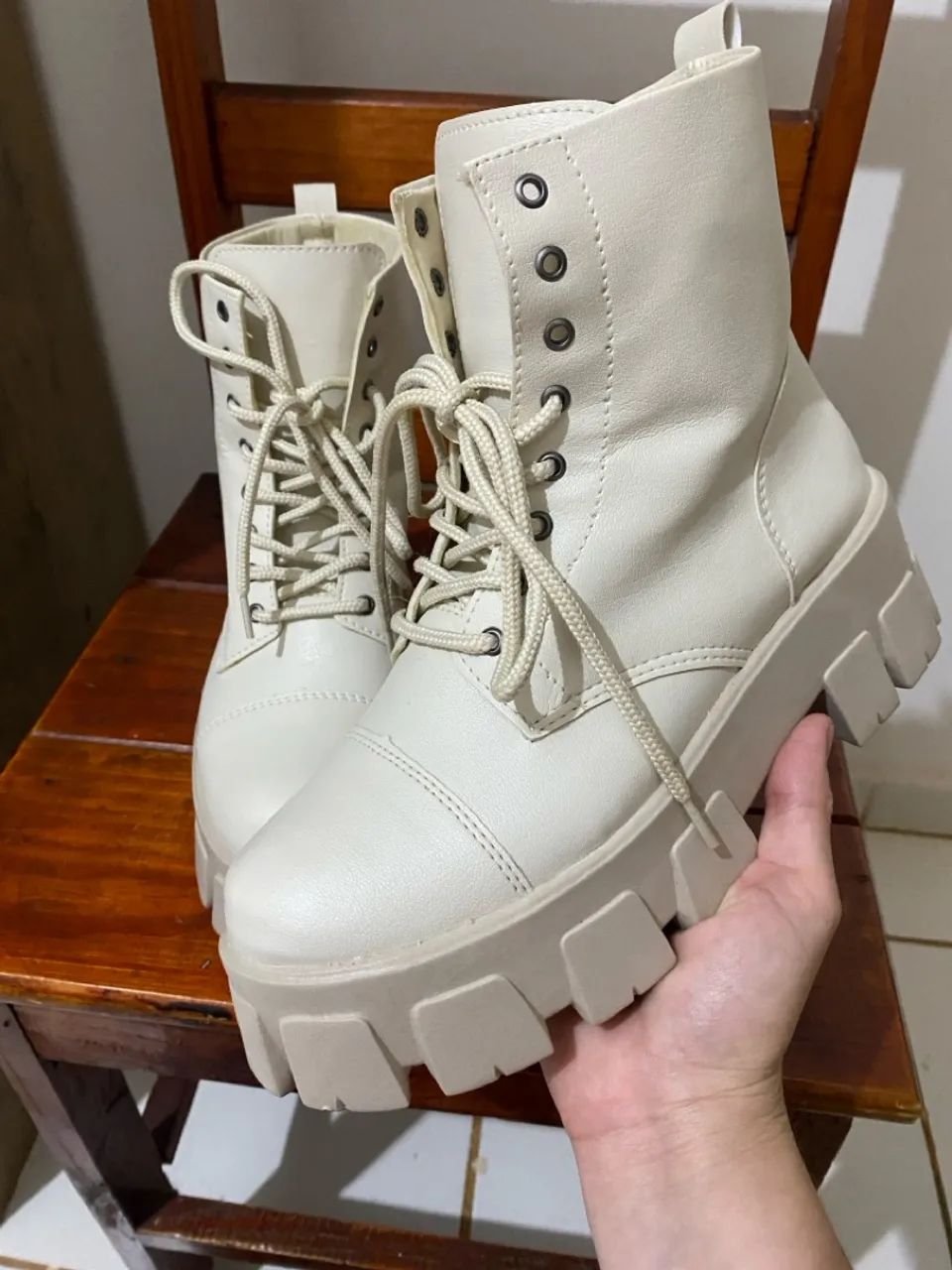Botas Femininas Tratoradas Brancas - Foto 4