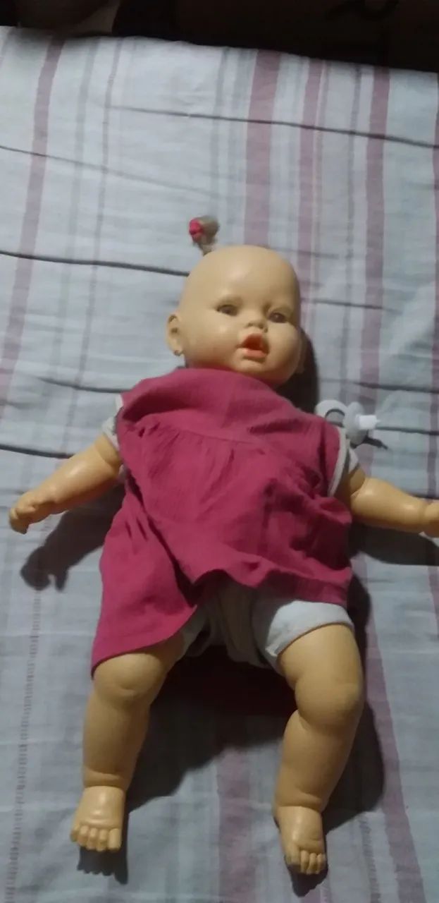 Boneca de vinil antiga