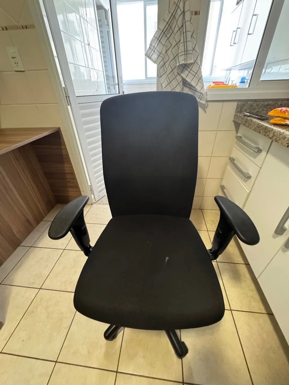 Mesa Mdf com 2 mt escritório com cadeira  - Foto 2