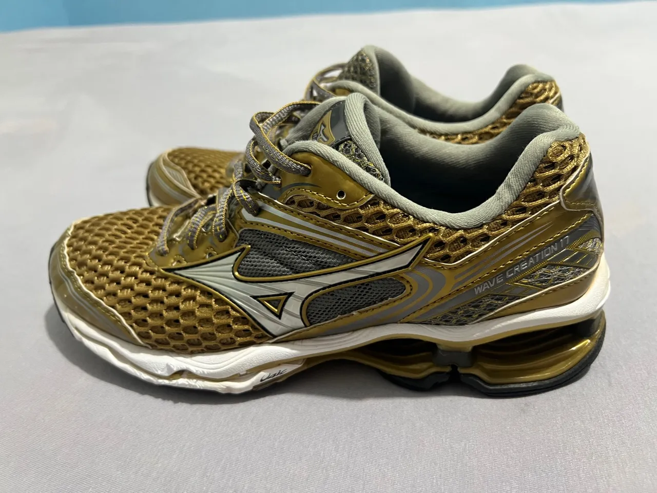 Mizuno Wave Creation 17 Dourado