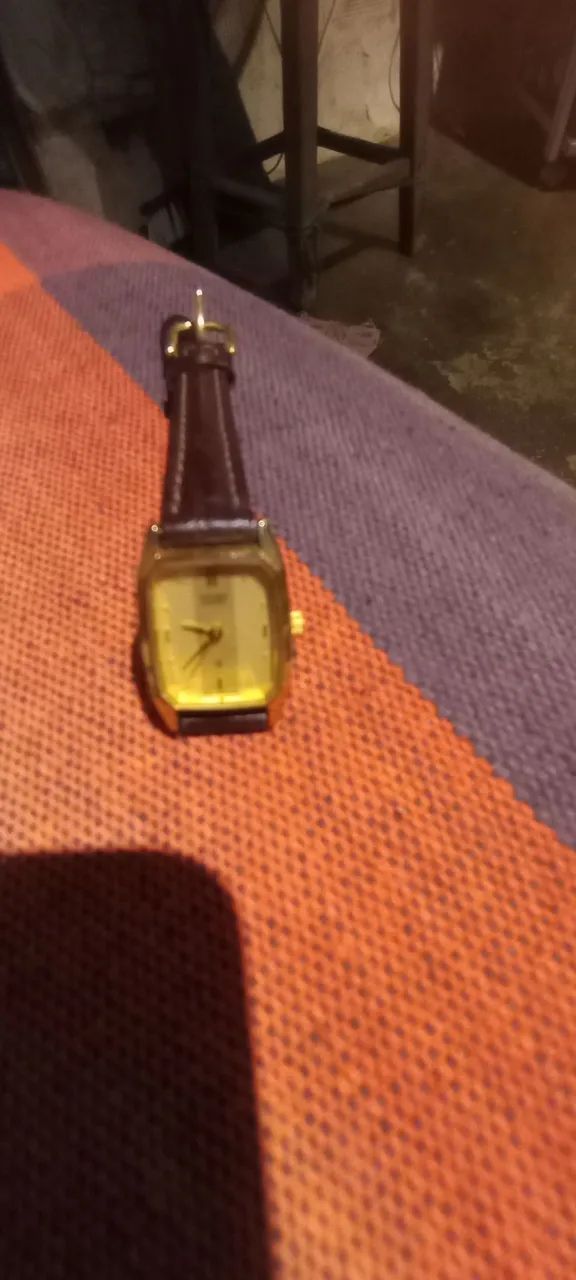Relógio Citizen de pulso feminino dourado