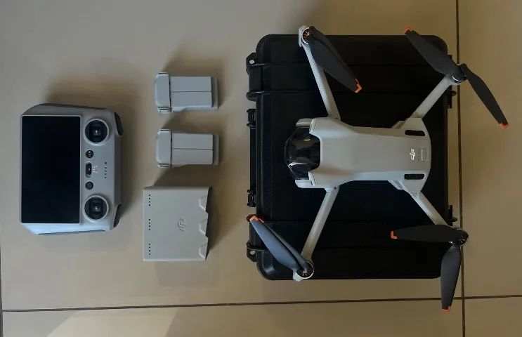 Drone DJI Mini 3 + Combo Fly More Plus + Controle RC com tela + Case Rígido