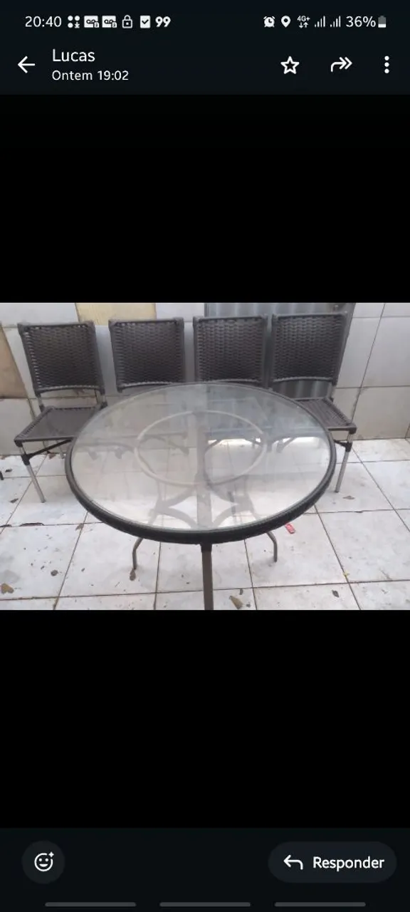 Mesa com 4 cadeiras