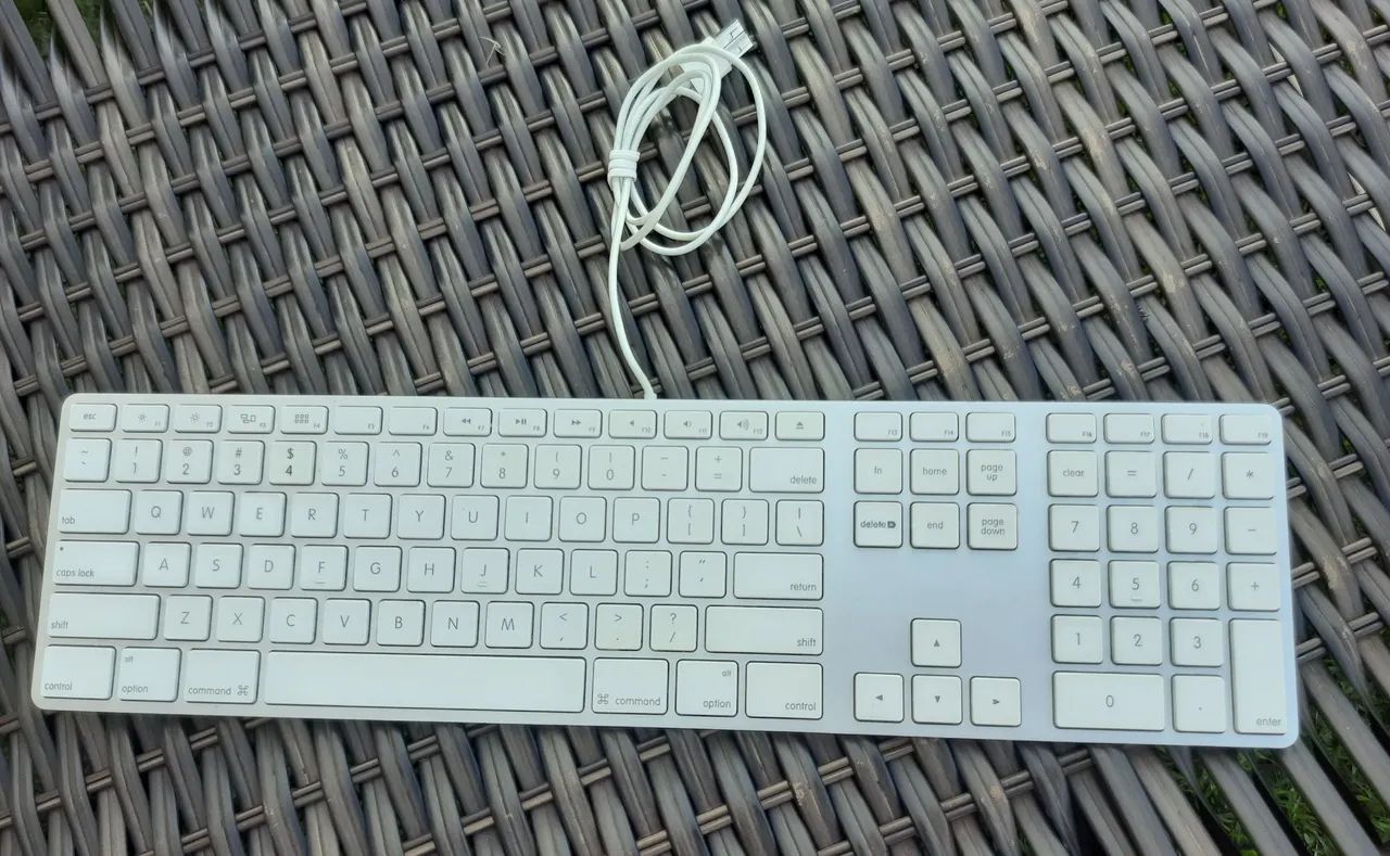 Teclado Apple alfanumérico, qwerty em perfeito estado!64617597868163120