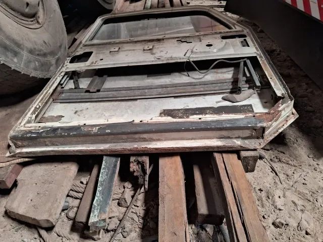 Porta esquerda do volvo ano 94 usada no estado de 1500,00 por 1100,00 - Foto 6