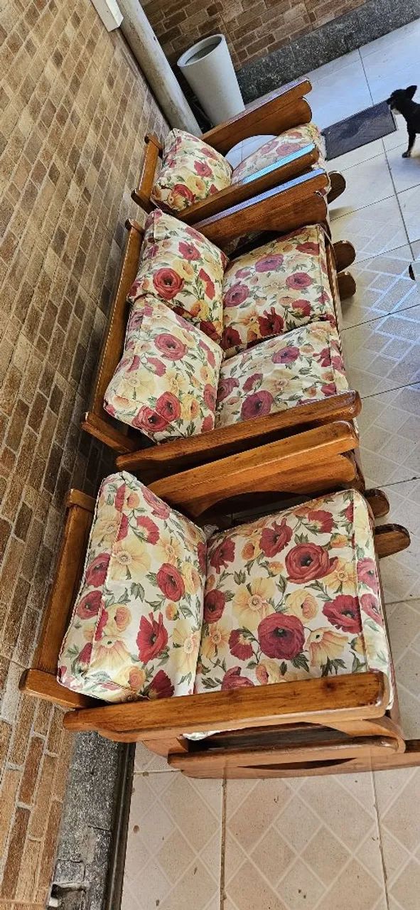 Conjunto de Sofá e Cadeiras de Balanço em Madeira - Foto 5