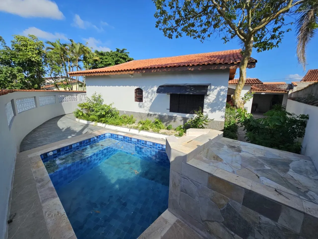 Casa à Venda com Piscina Lado Praia, Agenor de Campos - Mongaguá - SP