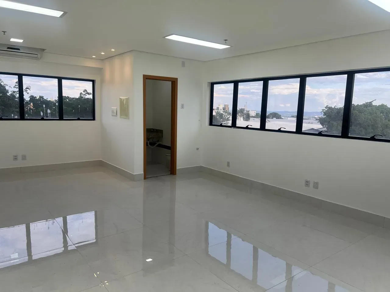Aluga-se Salas Comerciais Ed. B&B Business - Vila Brasília - Aparecida de Goiânia - GO