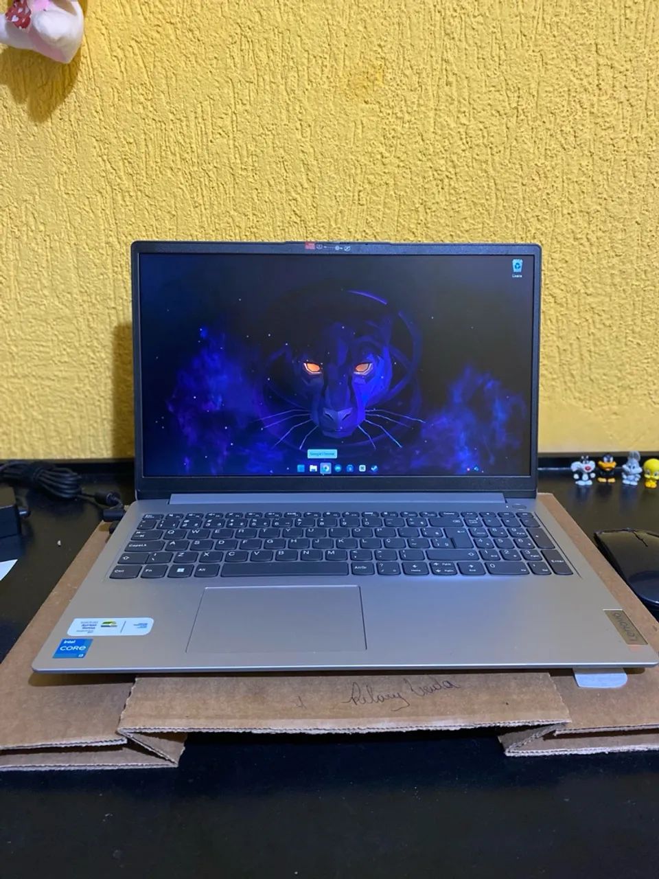 Notebook Lenovo em excelente estado de uso