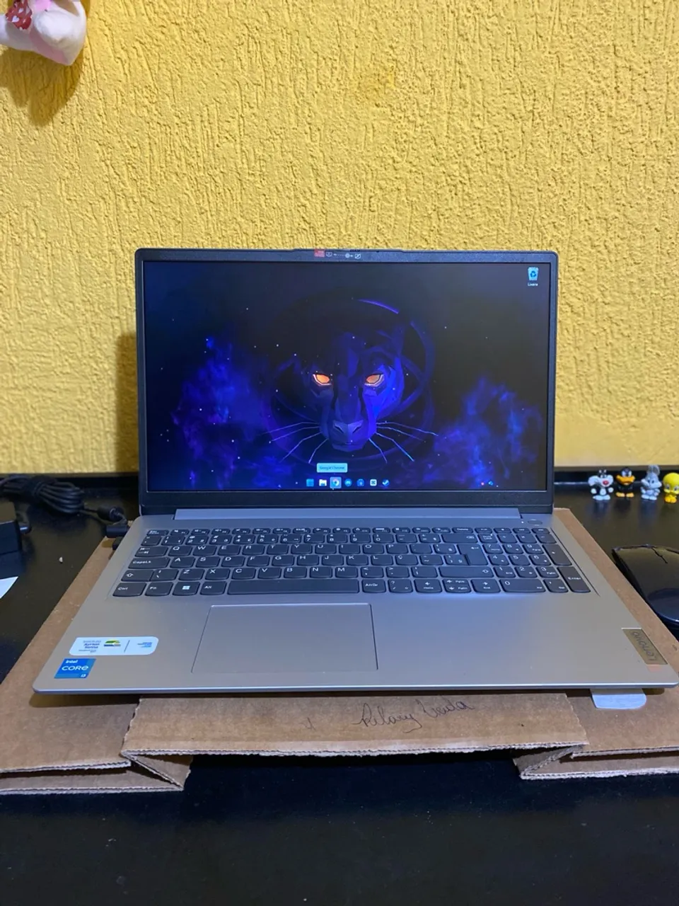 Notebook Lenovo em excelente estado de uso