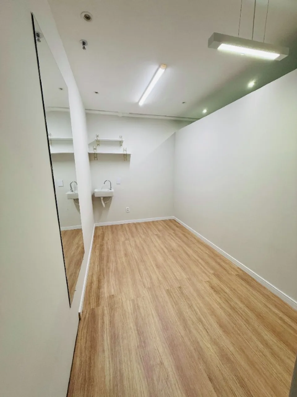 Aluguel sala de estética. Edf. Comercial