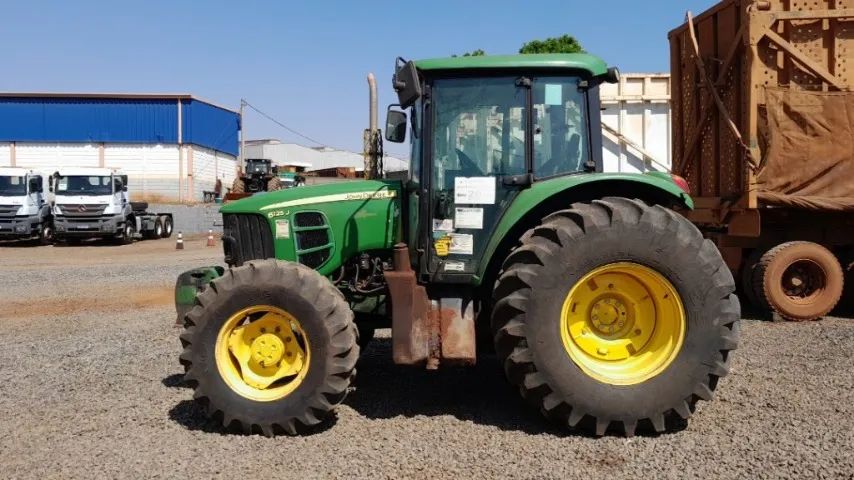 Trator JOHN DEERE 6125J (125cv) ano 2022 4.809h - Foto 4