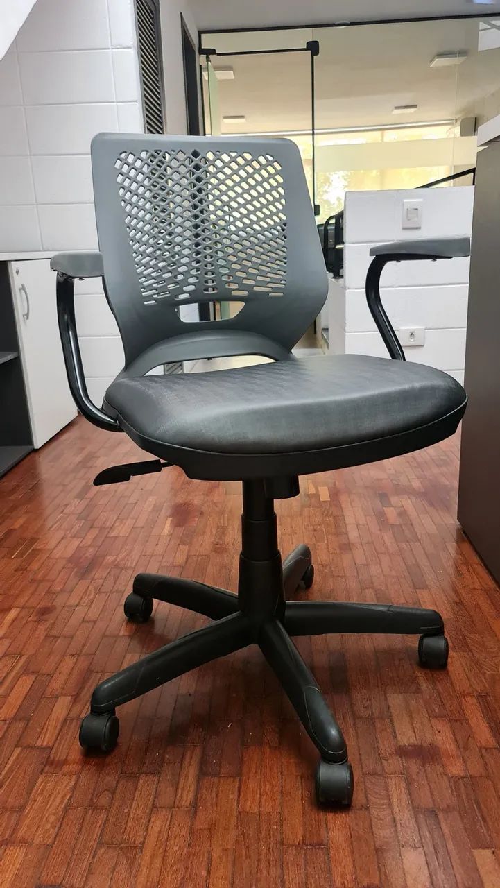 Lote com 20 Cadeiras de Escritório 