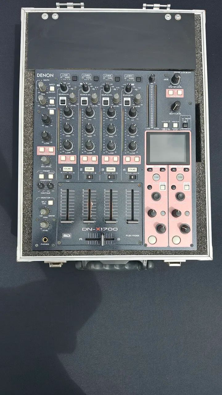 Mesa de Som Denon DN-X1700 para DJ