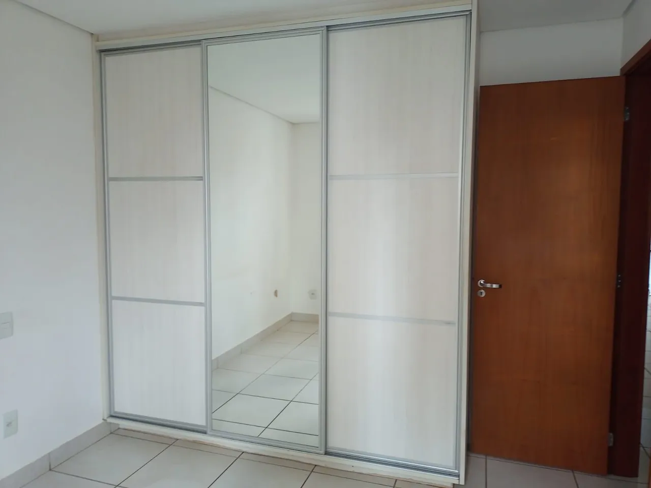 Alugo uma suíte