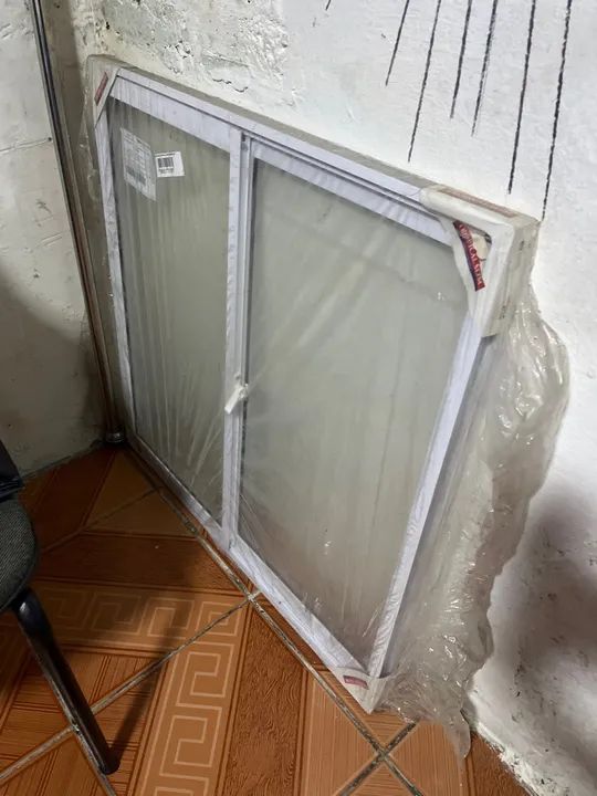 Janela de Alumínio Branca nova 