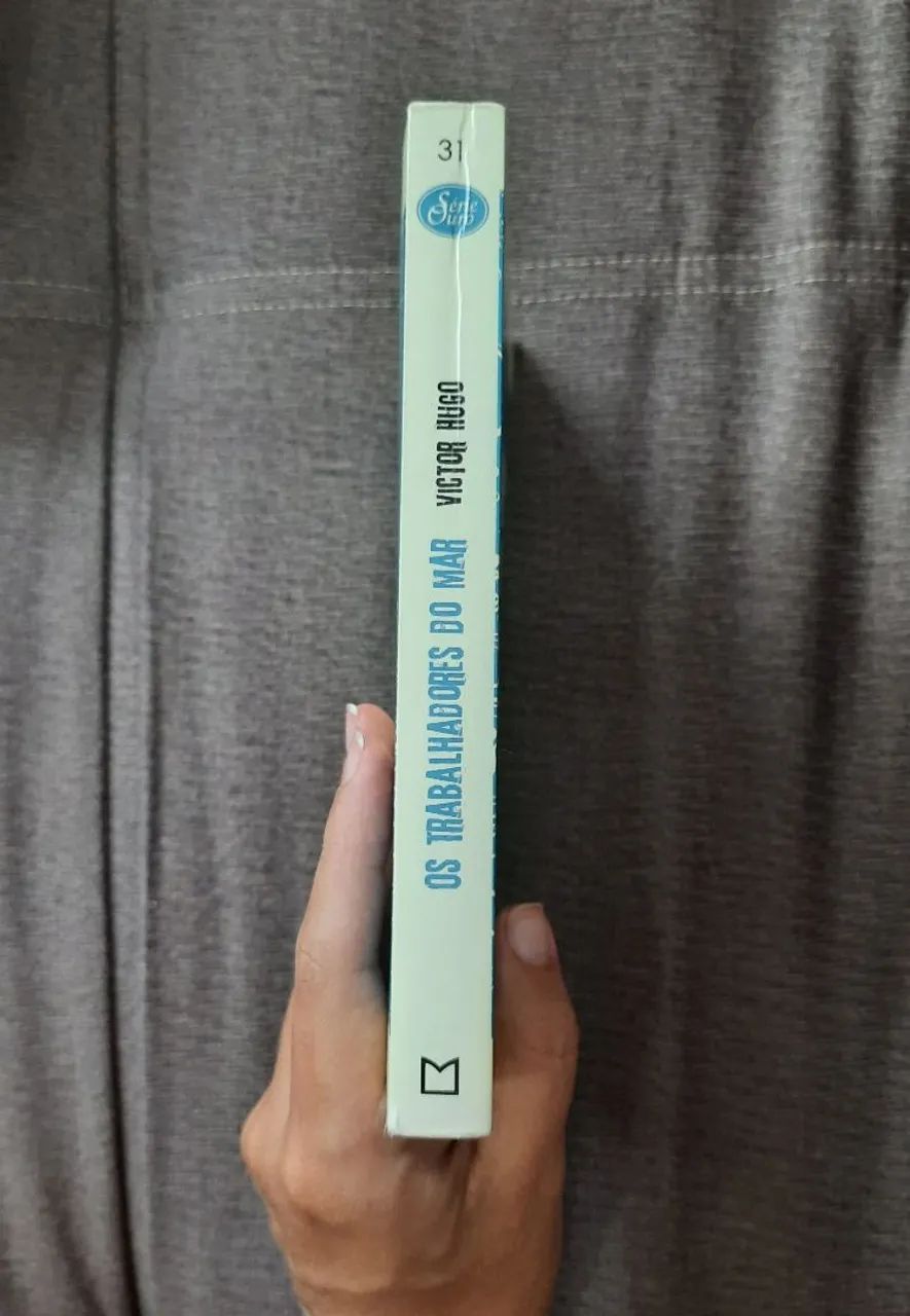 Livro Os Trabalhadores do Mar - Victor Hugo - Foto 3