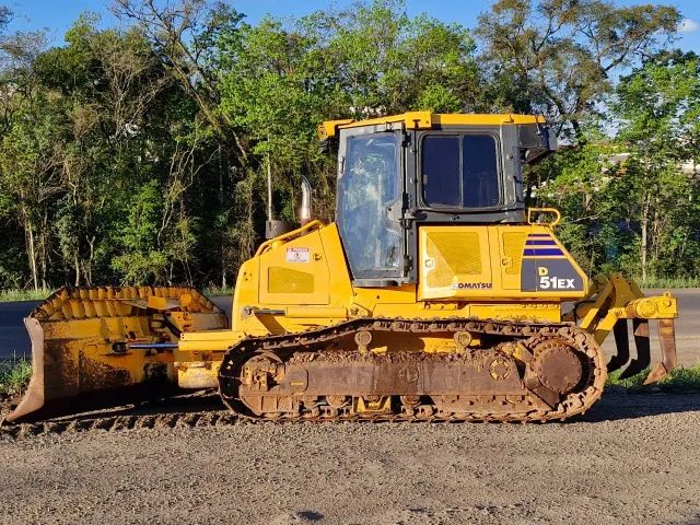 Trator de Esteira Komatsu D51EX ano 2018 com 9.200 horas  motor cummins 6cc