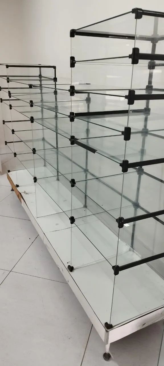 Vitrine - Estantes modulares de vidro