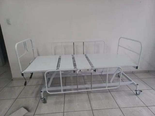 Cama Hospitalar 3 Manivelas com Colchão -  Usada  - Foto 4