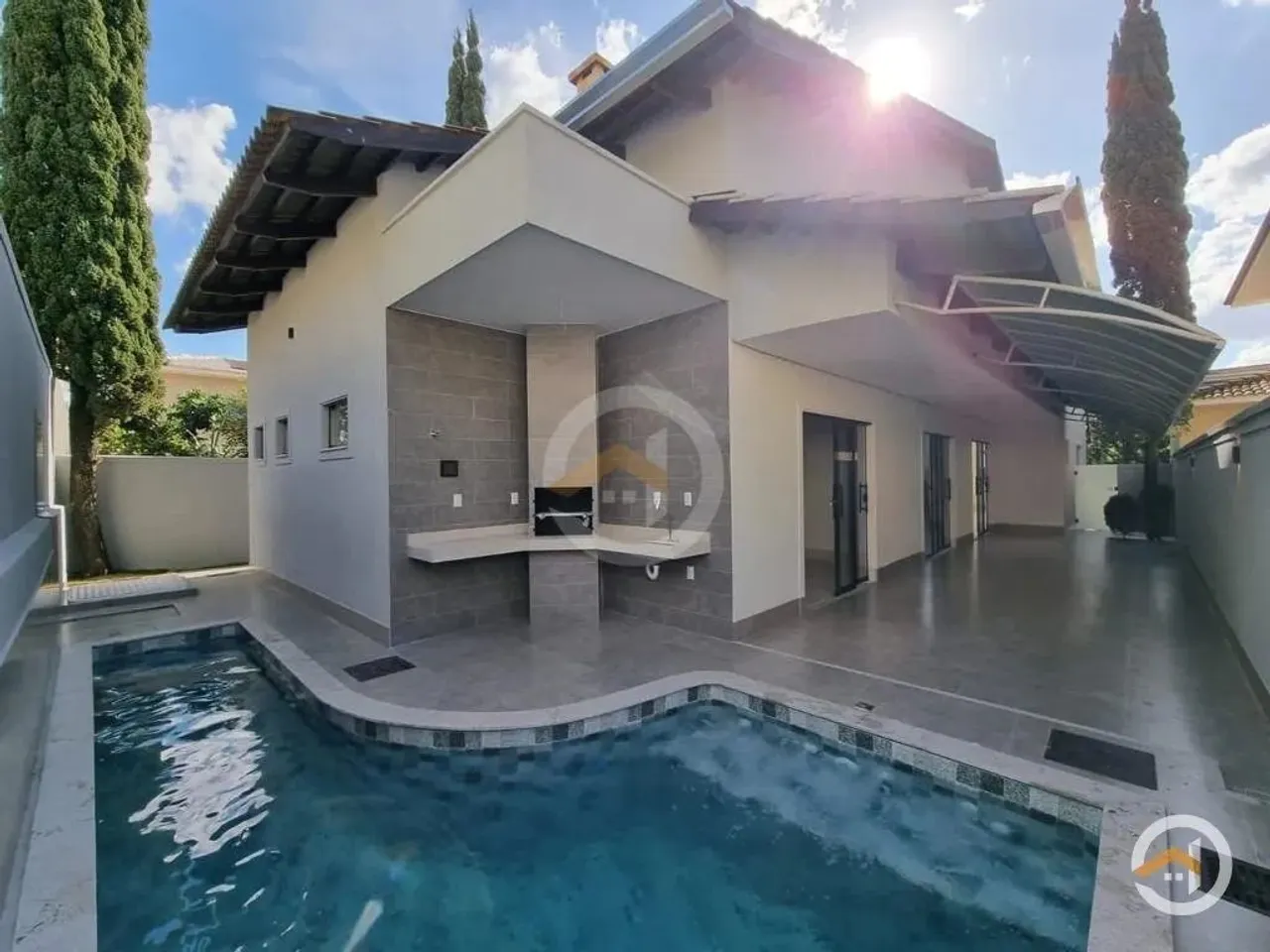 Casa térrea no Jardins Madri com 4 quartos 3 suítes