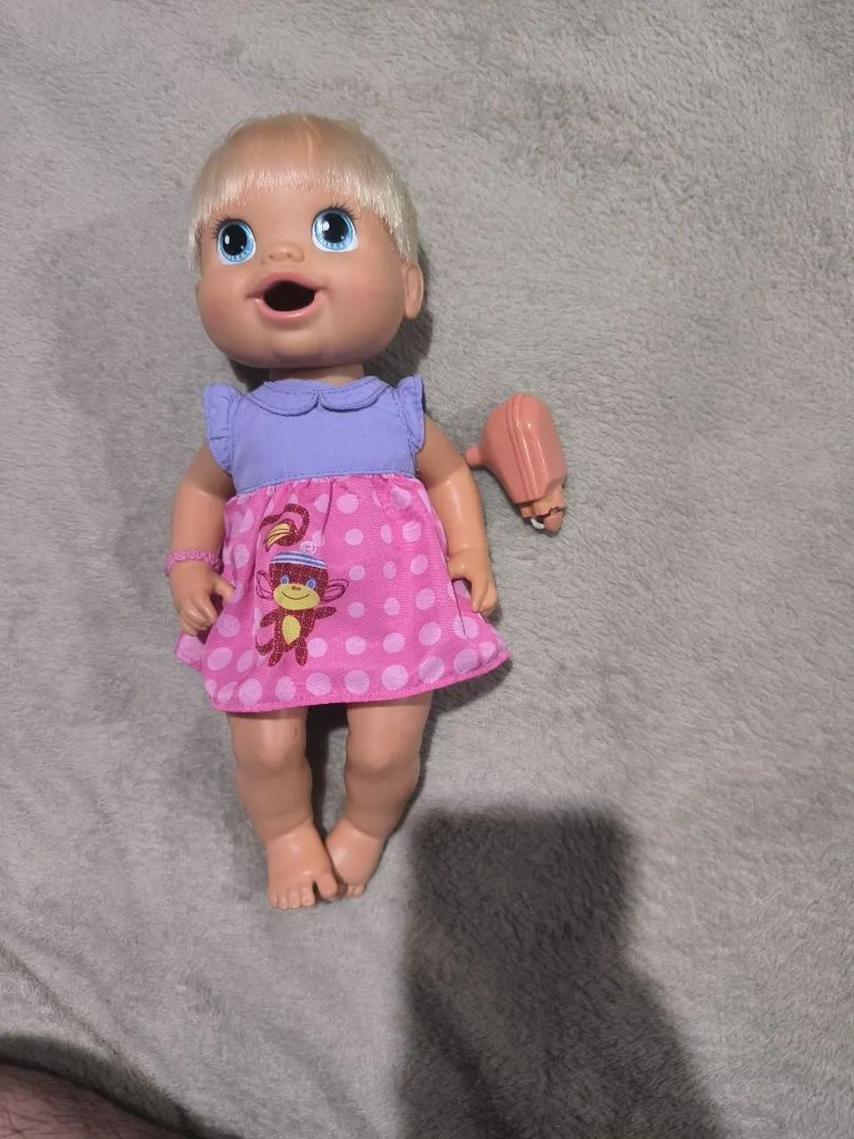 Boneca Baby Alive com detalhes 