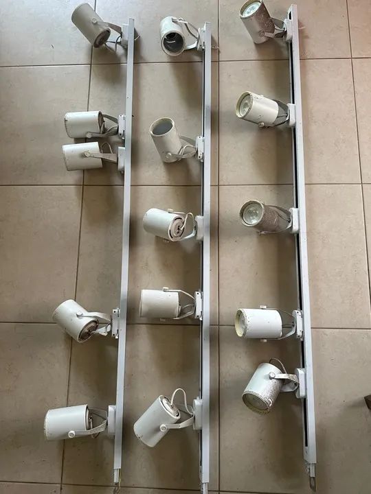 OPORTUNIDADE - Trilho 5 Spots (com lâmpadas).