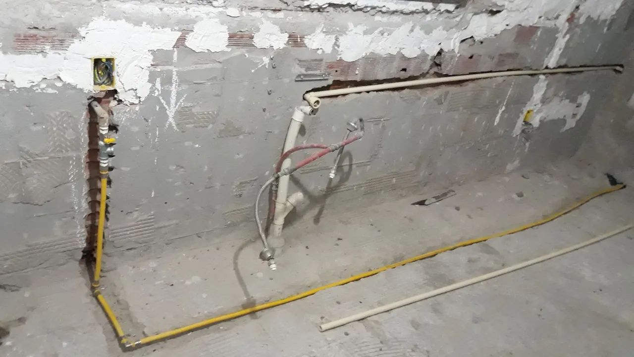Tubulação de gás e água quente 