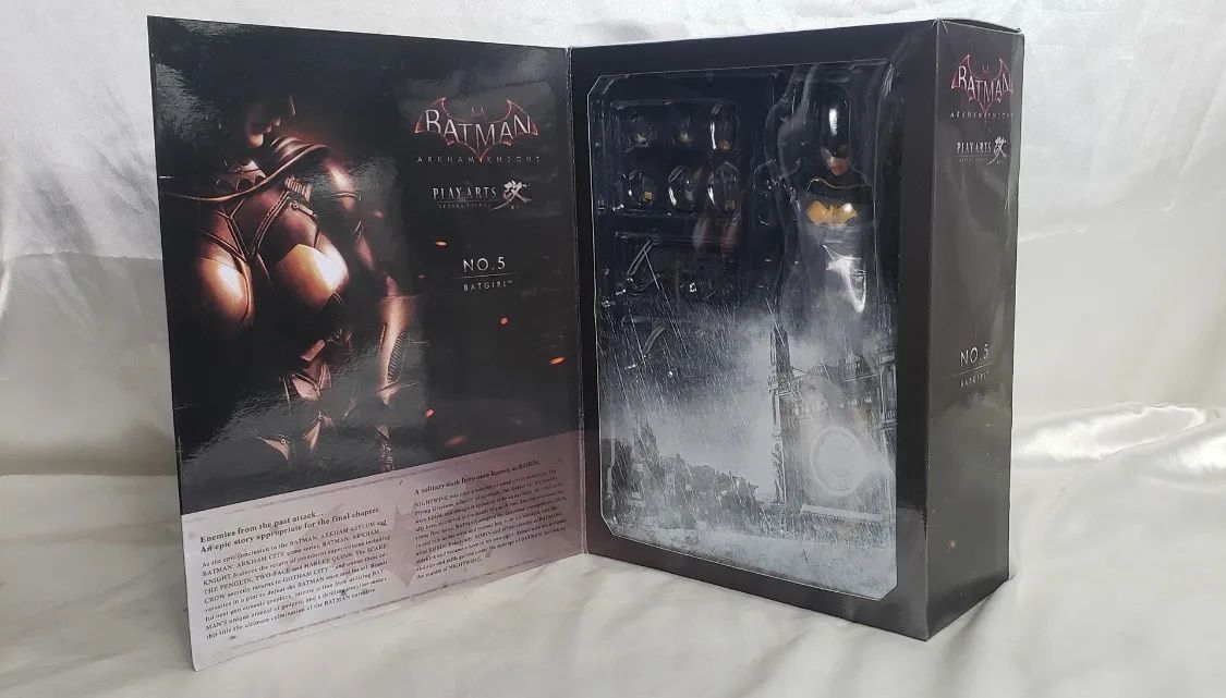 Figura De Ação Batgirl - Play Arts - Foto 3
