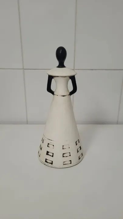 decoração enfeite mulher 40 cm mais ou menos