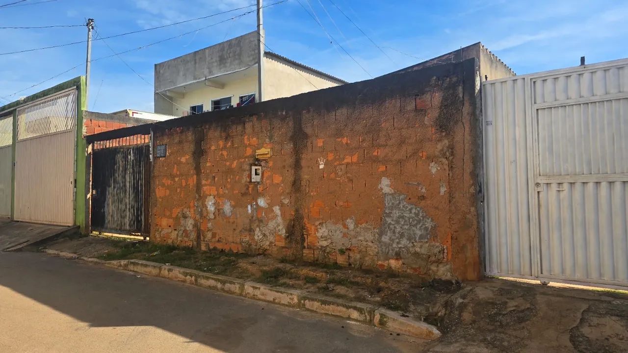 QNP 05 - Casa lote  250 m² - possui 2 moradias - 150 mil - Documento 100%. 