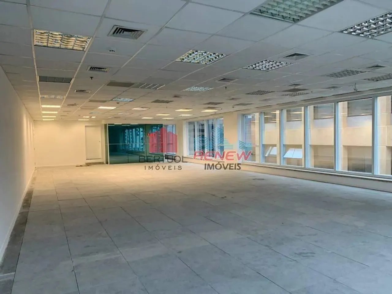 Sala para aluguel Edifício Olimpíadas 242 em São Paulo