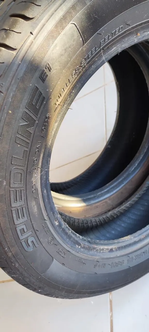 Vendo par de pneus 185 55 15 importado