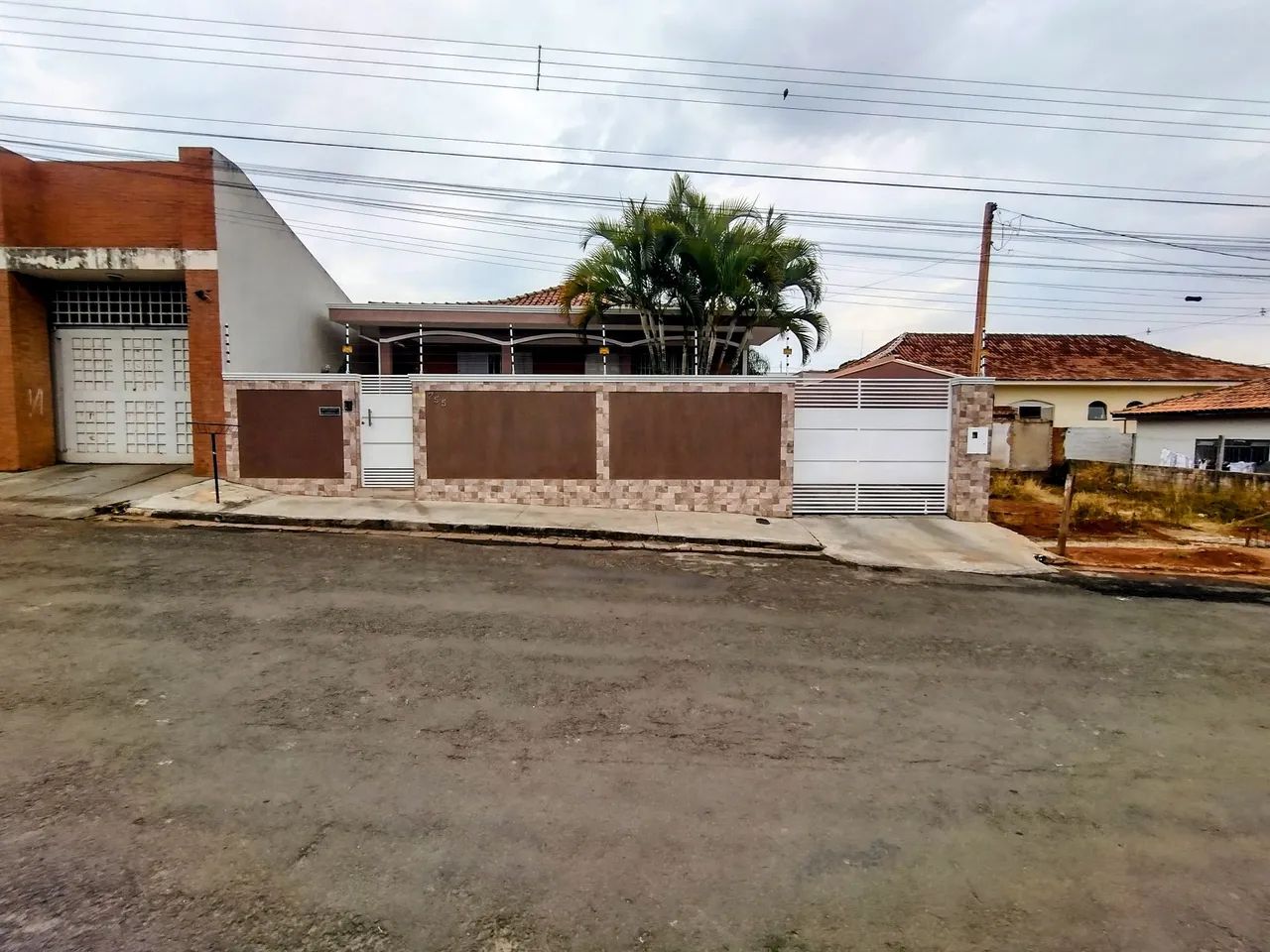 Vende-se Casa no Centro de Carlópolis PR