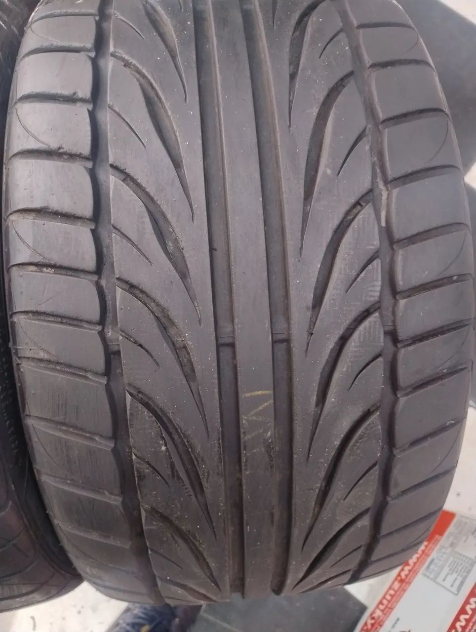 Par de pneus semi novos 285/35/18 - Foto 3