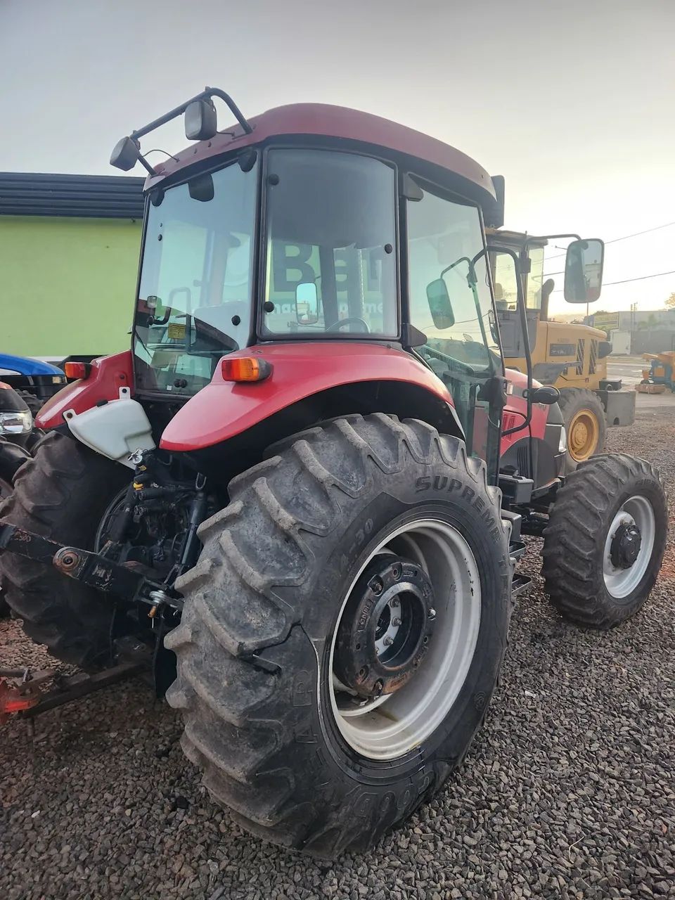 Trator Case Farmall 80 - Potência e Eficiência! - Foto 6
