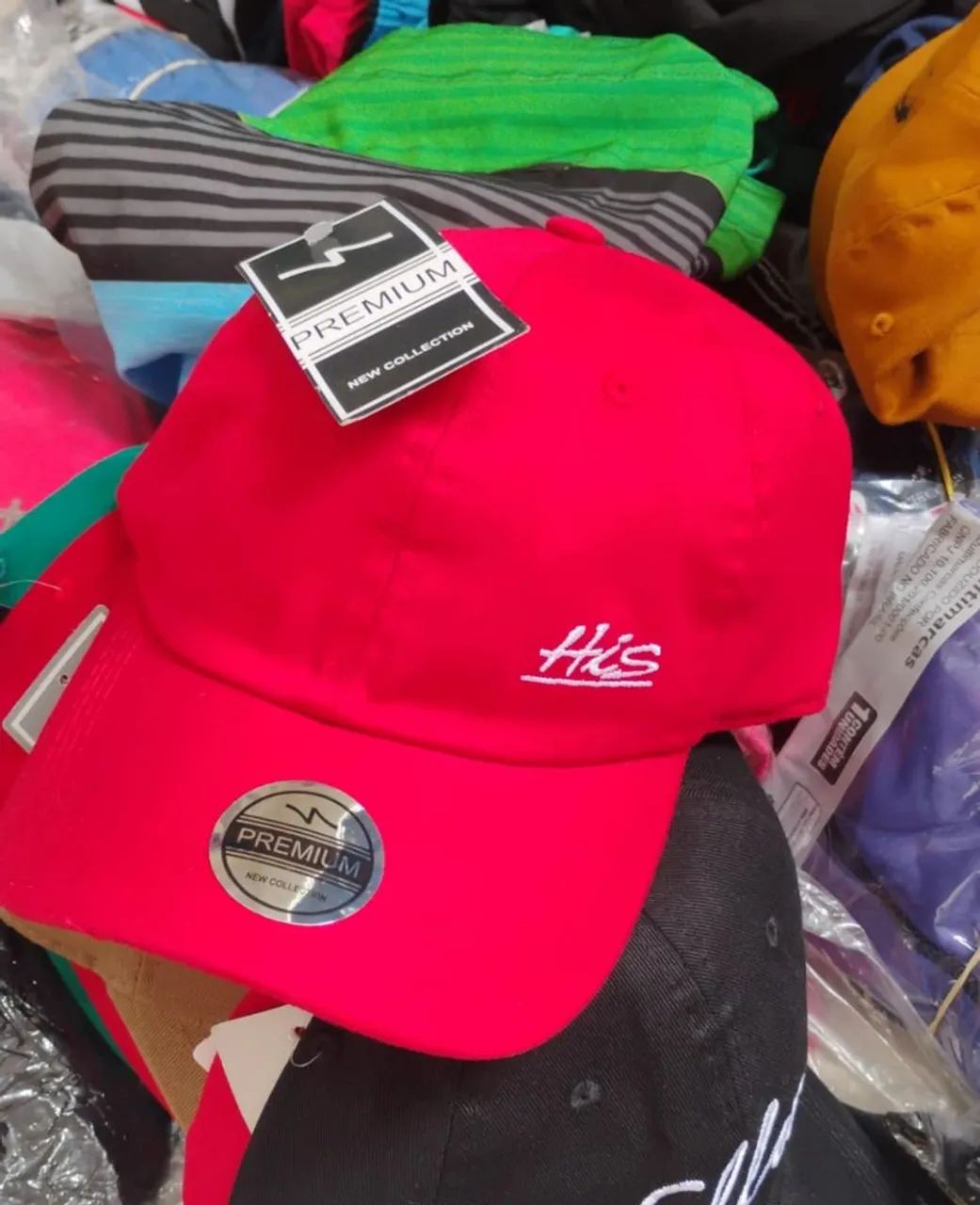 MELHOR PREÇO BONÉ APENAS 30 CADA - Foto 4