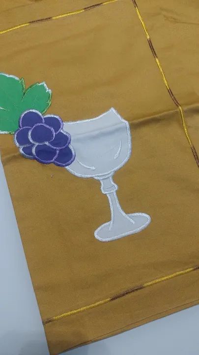 Par de Jogo Americano Bordado - Uva e Taça de ? - Foto 2
