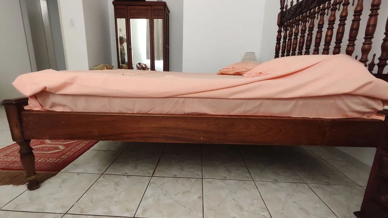 Conjunto Cama e mesa de cabeceira  - Foto 3