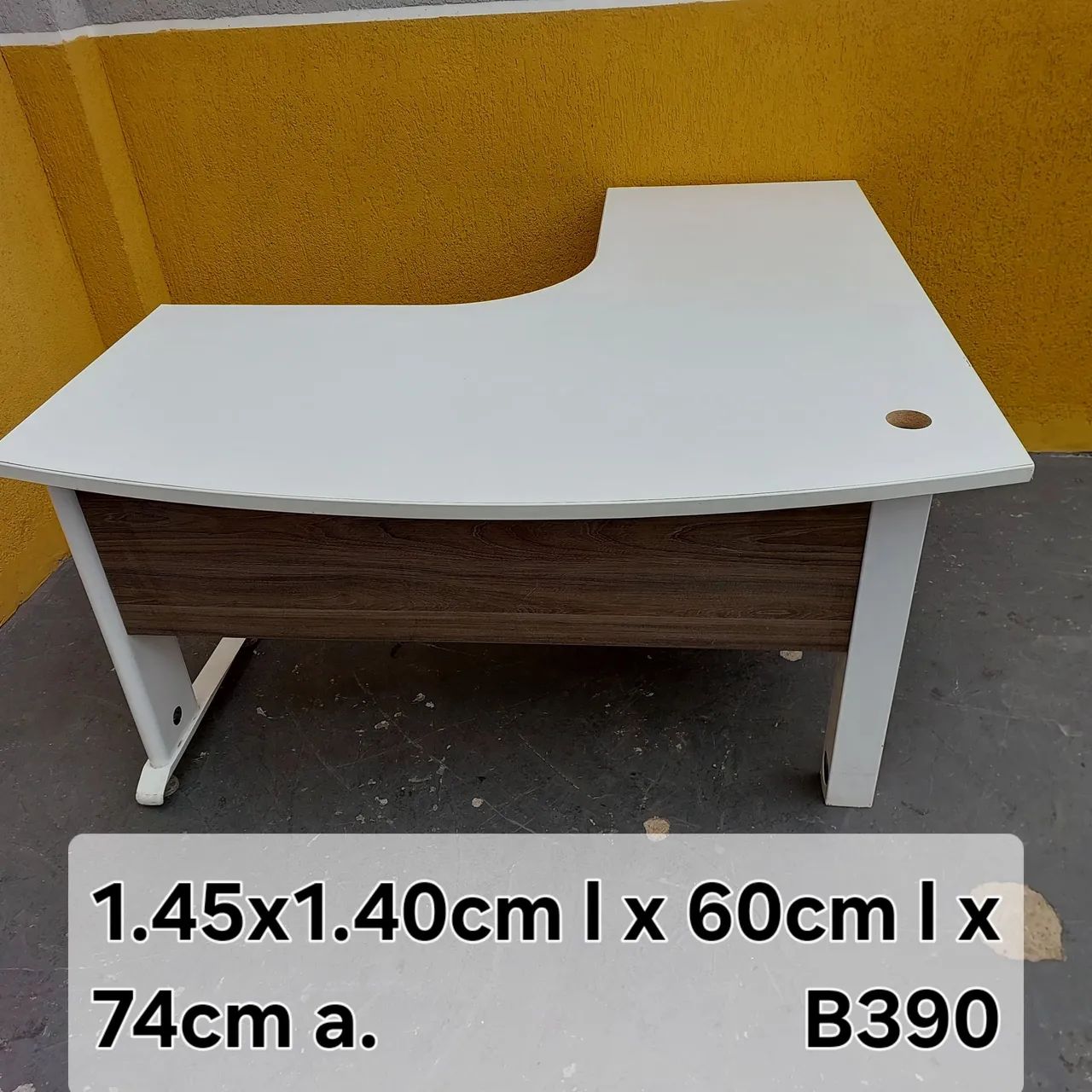 Mesa escritorio em L curvada - Foto 3