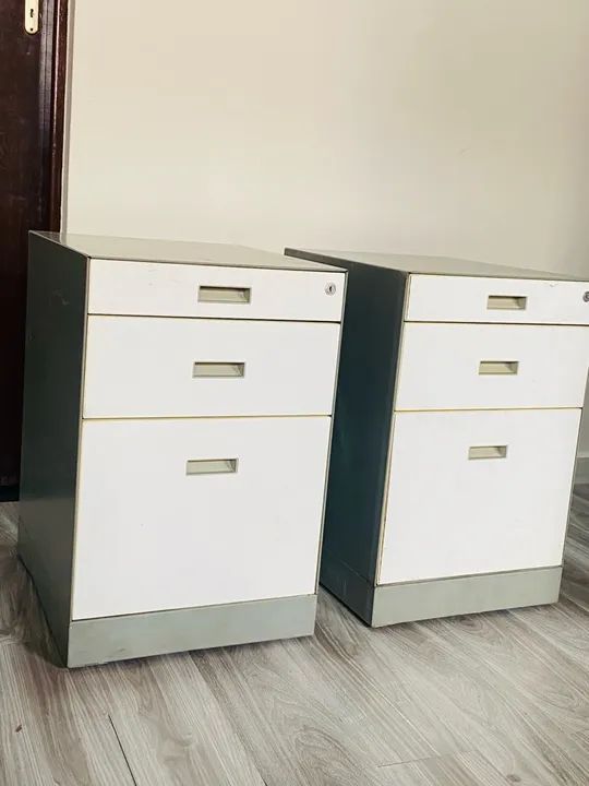 Gaveteiro aço cinza e branco 