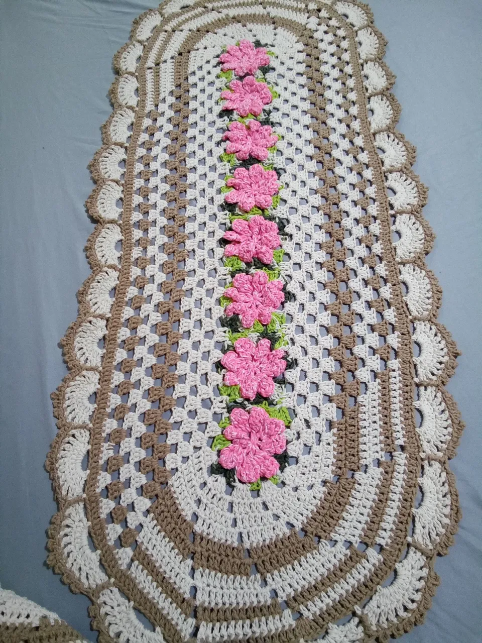 Lindo jogo de cozinha passadeira medindo 1,30 comprimento  por 50 de largura  ,e 2 tapete 