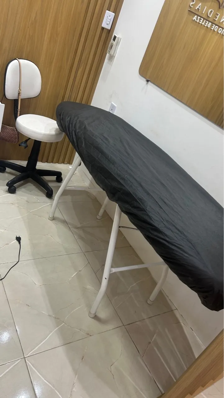 Mesa maca apoio estética + cadeira Mocho+ carrinho auxiliar