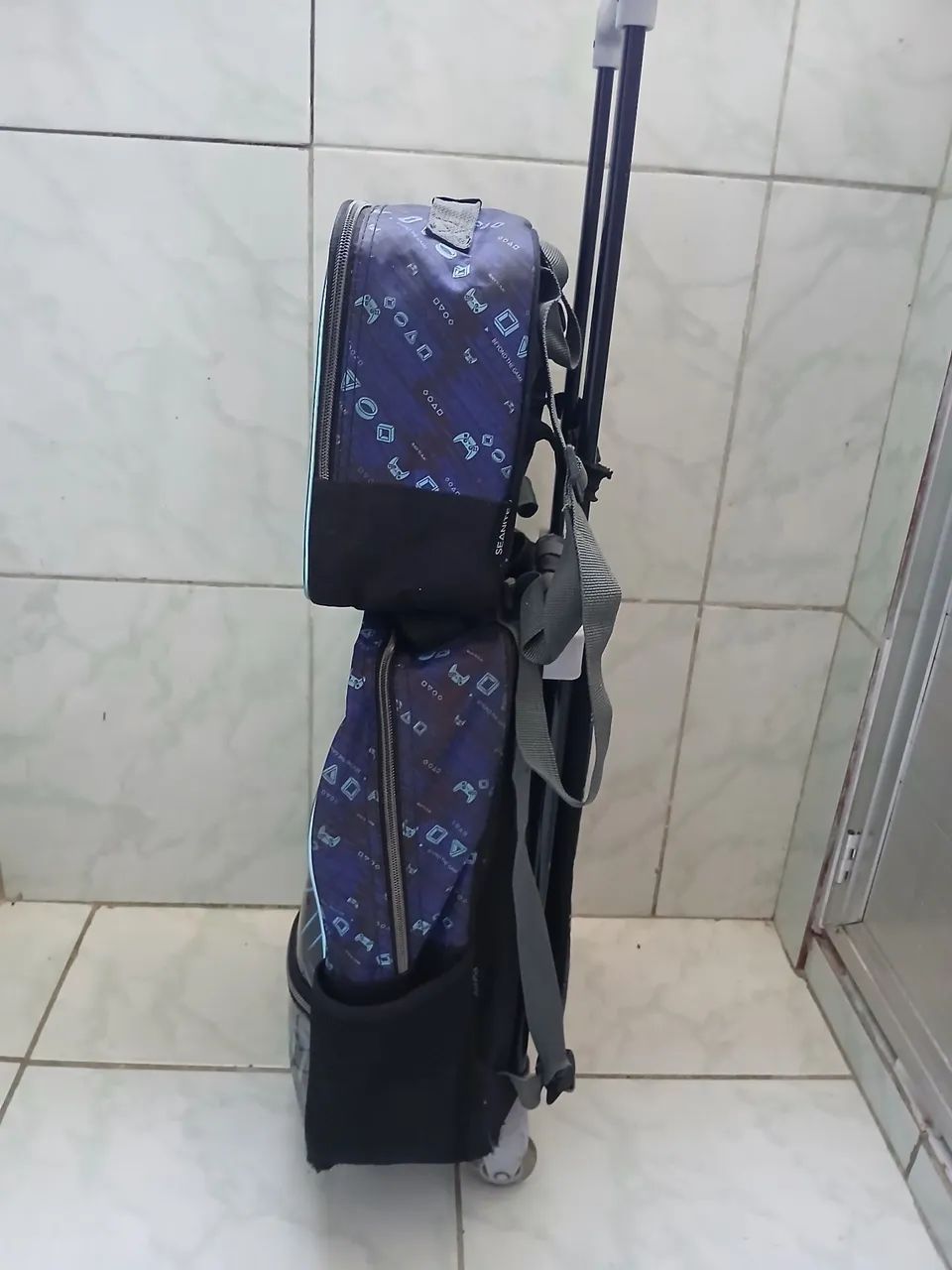 Mochila menino rodinha azul - Foto 2