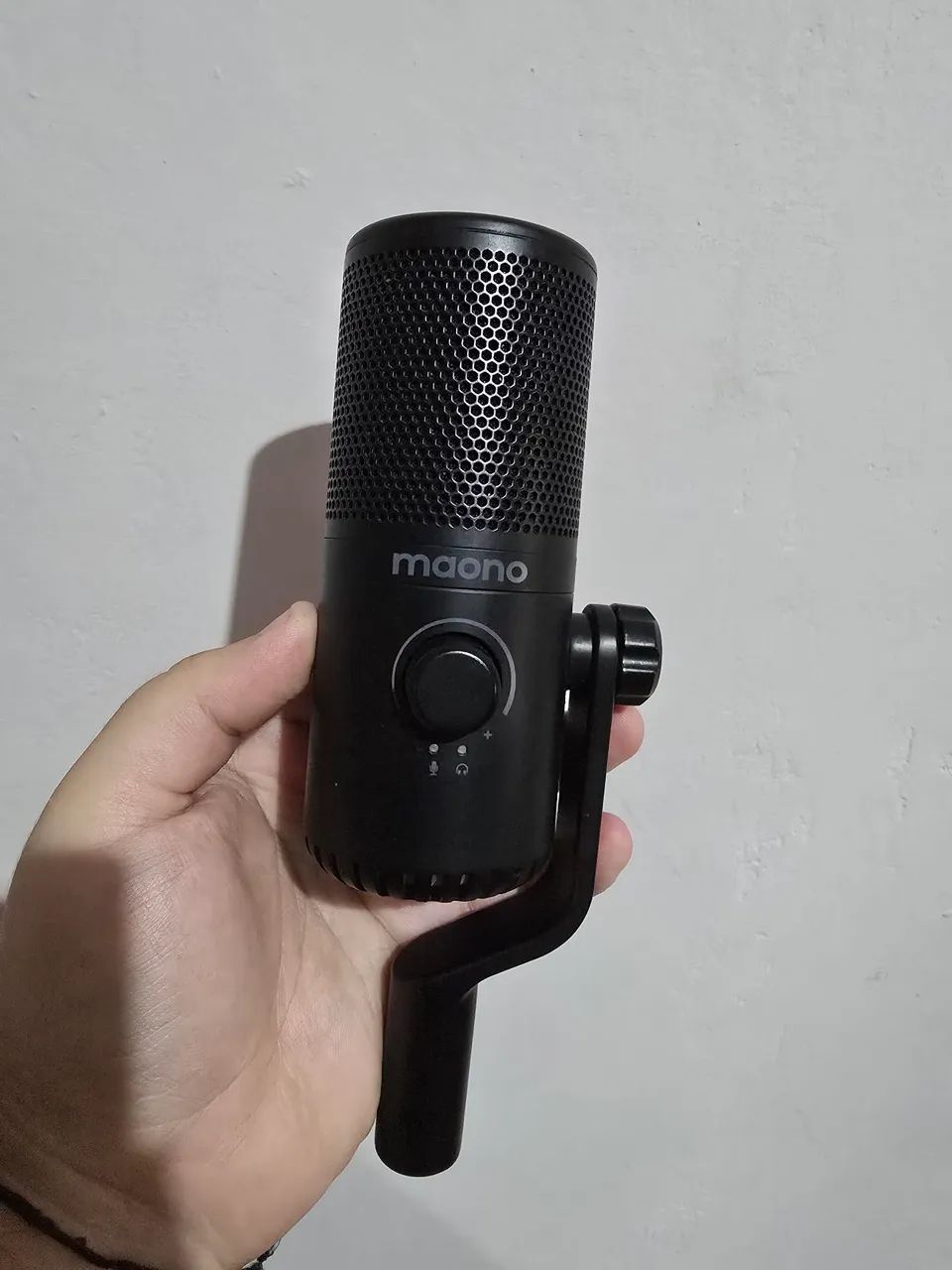 Microfone de mesa Maono DM30