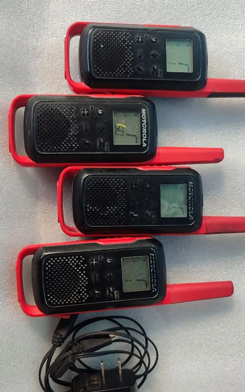 Kit Com 4 Rádios Comunicadores Motorola T210