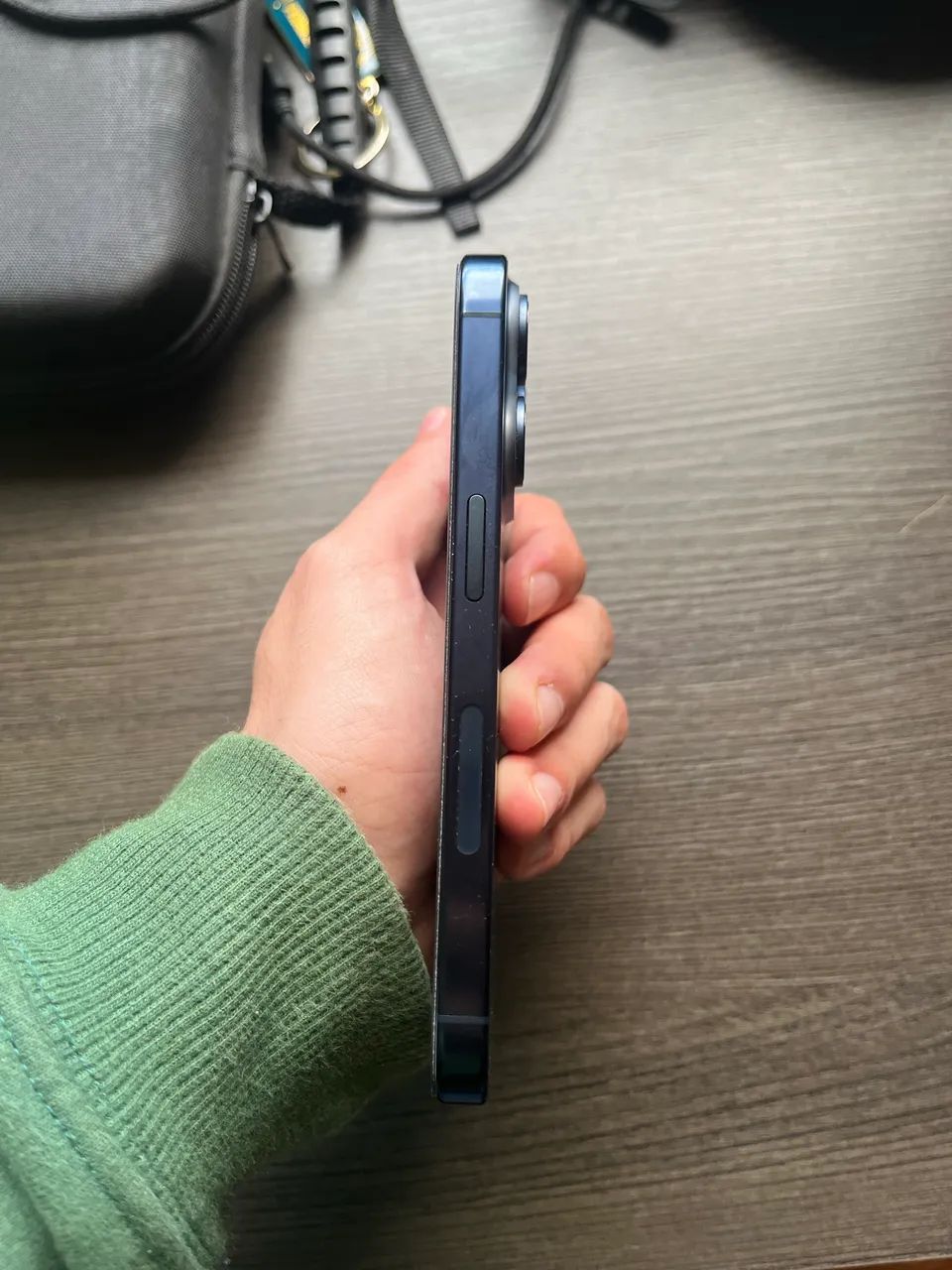 iPhone 15 PRO - Foto 4